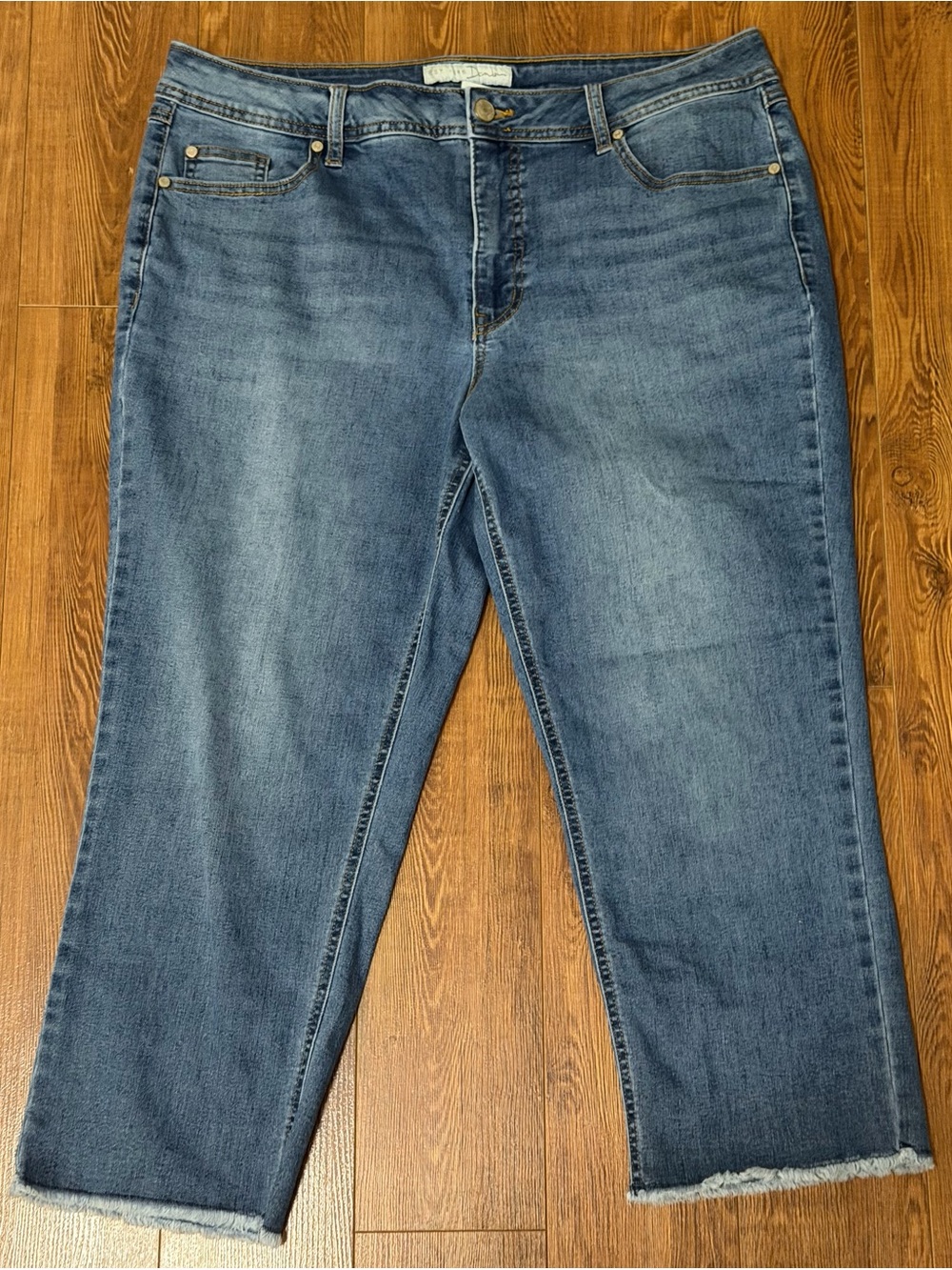 Women’s C Est. 1946 Denim Cropped Jeans - Size 14 - Curvy - Distressed